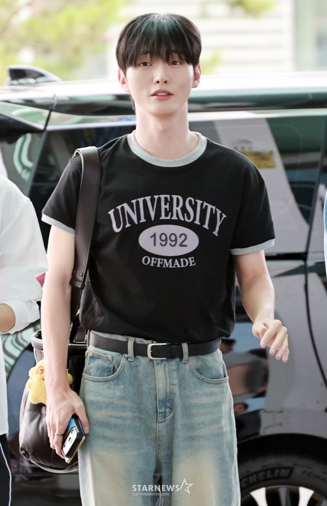 Wanna One member Yoon Ji-sung departed through Incheon International Airport on the afternoon of the 13th for the 'KCON LA 2026' schedule. August 14, 2026 /Photo=Lim Seong-gyun tjdrbs23@