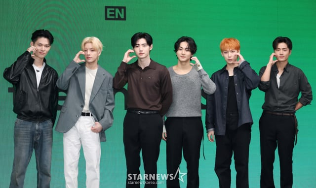그룹 엔하이픈(ENHYPEN)이 20일 오후 서울 용산구 몬드리안 서울 이태원 호텔에서 진행된 미니 8집 ‘THE SIN : BLISS’ 발매기념 기자간담회에서 포즈를 취하고 있다.  이번 앨범은 ‘함께하는 것 자체가 축복(Bliss)’이라는 의미를 중심으로 사랑의 이야기를 이어간다. /2026.08.20 /사진=이동훈 photoguy@