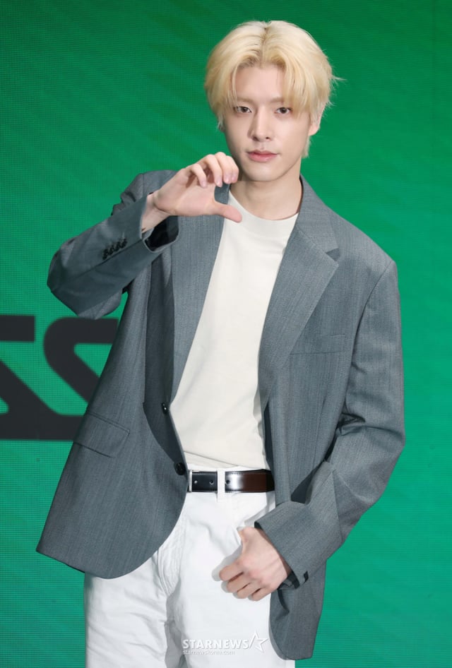 그룹 엔하이픈(ENHYPEN) 제이크가 20일 오후 서울 용산구 몬드리안 서울 이태원 호텔에서 진행된 미니 8집 ‘THE SIN : BLISS’ 발매기념 기자간담회에서 포즈를 취하고 있다.  이번 앨범은 ‘함께하는 것 자체가 축복(Bliss)’이라는 의미를 중심으로 사랑의 이야기를 이어간다. /2026.08.20 /사진=이동훈 photoguy@