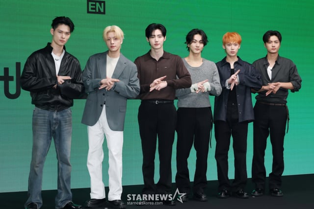 그룹 엔하이픈(ENHYPEN)이 20일 오후 서울 용산구 몬드리안 서울 이태원 호텔에서 진행된 미니 8집 ‘THE SIN : BLISS’ 발매기념 기자간담회에서 포즈를 취하고 있다.  이번 앨범은 ‘함께하는 것 자체가 축복(Bliss)’이라는 의미를 중심으로 사랑의 이야기를 이어간다. /2026.08.20 /사진=이동훈 photoguy@