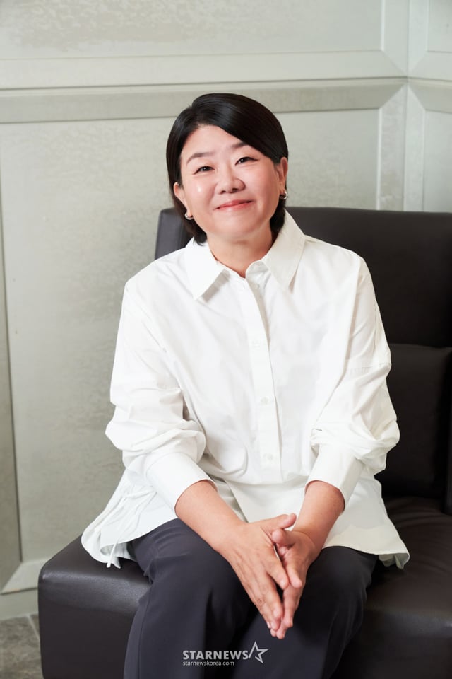 영화 '경주기행'의 배우 이정은이 20일 진행된 라운드 인터뷰를 위해 포즈를 취하고 있다. /사진제공=롯데엔터테인먼트 /2026.08.20 /사진=김휘선 hwijpg@