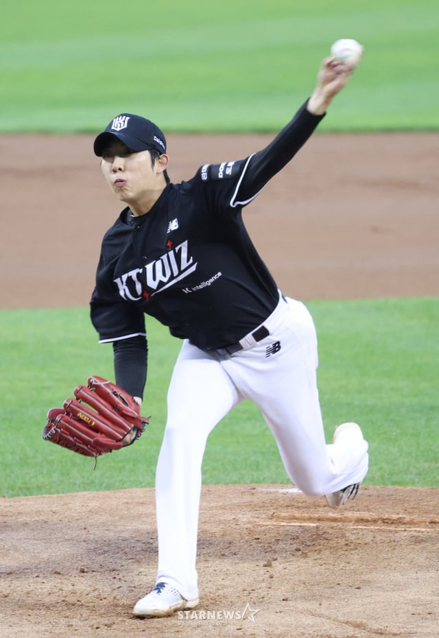2026 신한 SOL KBO리그 두산 베어스 대 KT 위즈 경기가 지난 5월 27일 서울 잠실야구장에서 열렸다. KT 오원석이 역투하고 있다. /사진=김진경 kim.jinkyung@