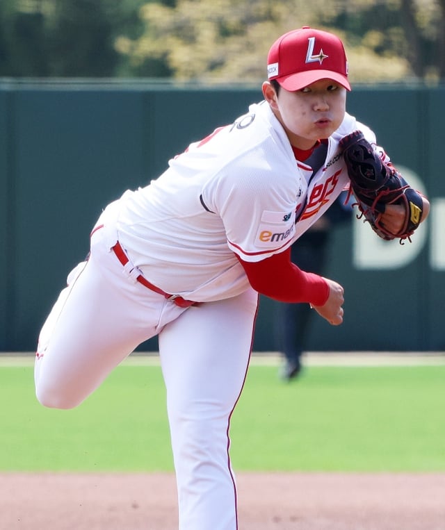 Pitcher Lee Do-woo participating in SSG Landers' second dispatch to Japan's Next Base Athletic Lab. /Photo=SSG Landers