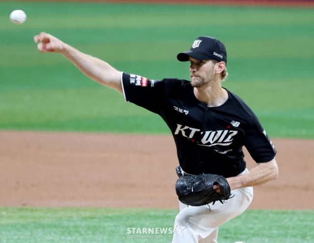 KT 우완투수 보쉴리가 5월 31일 고척스카이돔에서 열리는 2026KBO리그 키움히어로즈와 KT위즈 경기에서 선발로 나서 역투하고 있다. 2026.05.31. /사진=강영조 cameratalks@