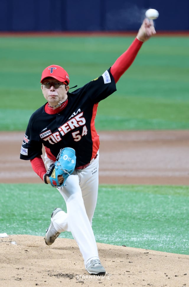 起亜先発投手のヤン·ヒョンジョンが21日、高尺スカイドームで開かれた2026KBOリーグのキウムヒーローズとKIAタイガースの試合で先発に出て力投している。 2026.08.21./写真=カン·ヨンジョ cameratalks@