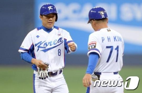 Jung Geun-woo (left) during his time with the national team. /Photo=NEWS1 provided
