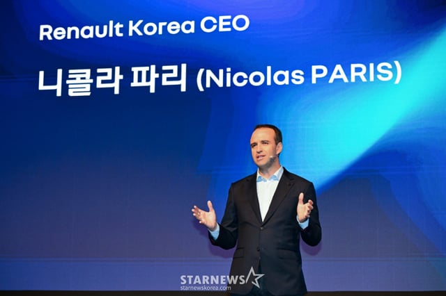 (서울=뉴스1) = 니콜라 파리 르노코리아 사장이 14일 오전 서울 용산구 그랜드 하얏트 호텔에서 열린 르노코리아 기자간담회에서 발표를 하고 있다.(르노코리아 제공. 재판매 및 DB 금지) 2026.4.14/뉴스1 Copyright © 뉴스1. All rights reserved. 무단 전재 및 재배포, AI학습 이용 금지. /사진=(서울=뉴스1)