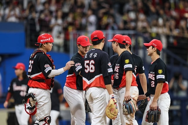KIA players celebrate a Haifa moment after finishing the Kiwoom game on the 21st. /Photo=KIA Tigers