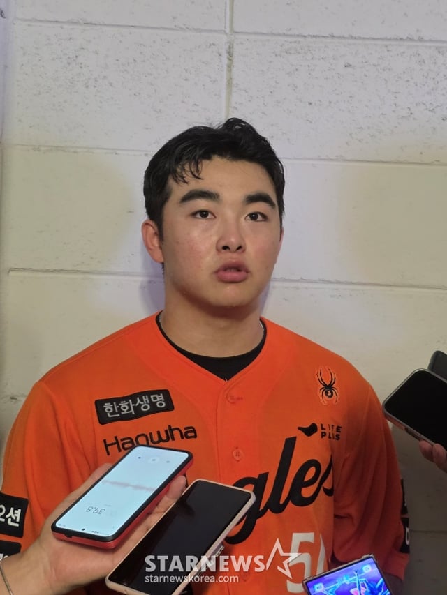 Moon Hyun-bin de Hanwha, tras liderar a su equipo hacia la victoria en el partido contra Daejeon LG el día 21, sostuvo una entrevista con los medios. /foto=reportero Kim Dong-yun