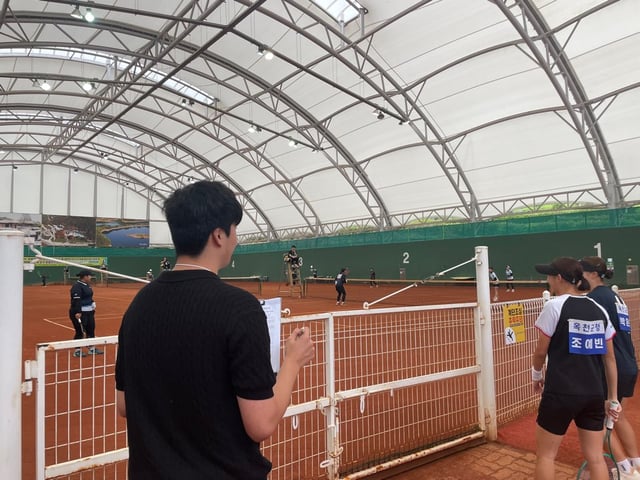 Image of the Sports Ethics Center conducting on-site human rights protection activities. /Photo=Sports Ethics Center