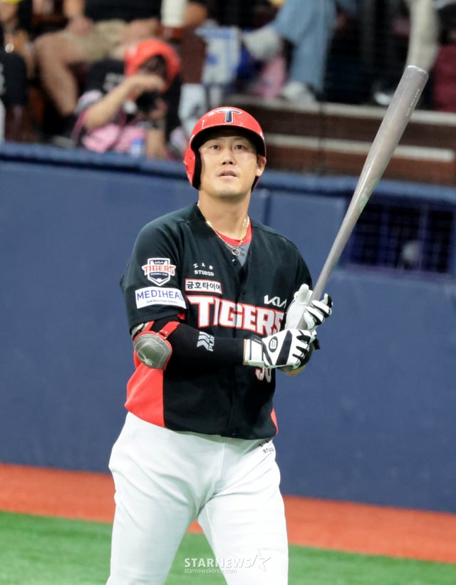 Ha Joo-seok, bateador número 2 de Kia, ha sido ponchado nuevamente en el segundo inning del partido entre los Kiwoom Heroes y los KIA Tigers de la Liga KBO 2026, disputado el día 21 en el Gocheok Sky Dome, tras haber salido en el primer inning. 2026.08.21. /Foto=Kang Young-jo cameratalks@