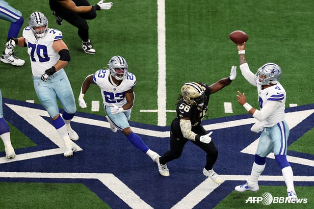 Dallas Cowboys (white uniforms) vs. New Orleans Saints game. /AFPBBNews=NEWS1