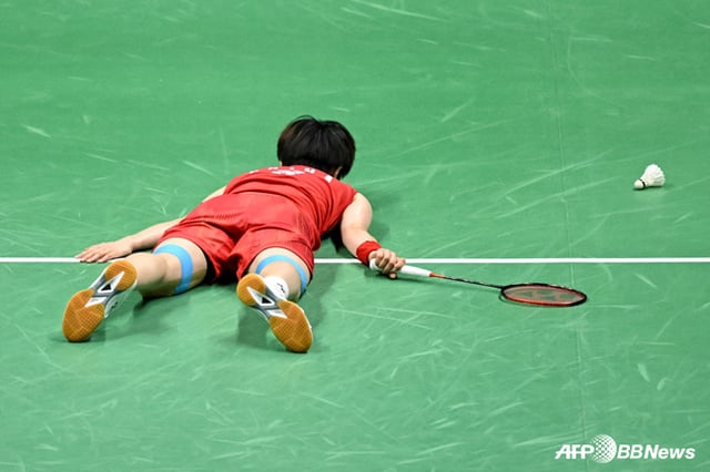 Wang Zhi looking frustrated after defeat. /AFPBBNews=NEWS1