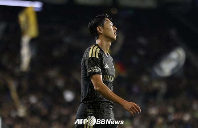 아쉬워하고 있는 LAFC 손흥민. /AFPBBNews=뉴스1