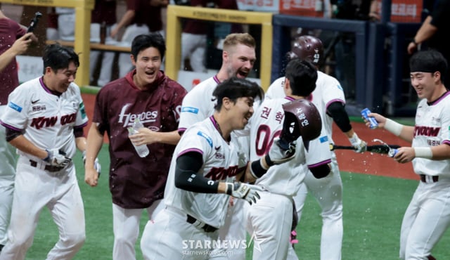 KIA starting pitcher Neill continues to pitch well through the bottom of the sixth inning with only two runs allowed during the 2026 KBO League Kiwoom Heroes vs. KIA Tigers game held at Gocheok Sky Dome on August 23, 2026. . 2026.08.23. KIA starting pitcher Neill continues to pitch well through the bottom of the sixth inning with only two runs allowed during the 2026 KBO League Kiwoom Heroes vs. KIA Tigers game held at Gocheok Sky Dome on August 23, 2026. . 2026.08.23. /Photo=Senior reporter Kang Young-jo cameratalks@