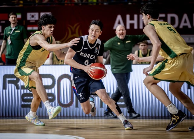 22일(현지시간) 인도 아마다바드에서 열린 2026 U18 국제농구연맹(FIBA) 아시아컵 준결승(4강) 한국과 호주의 경기 모습. /사진=FIBA 제공