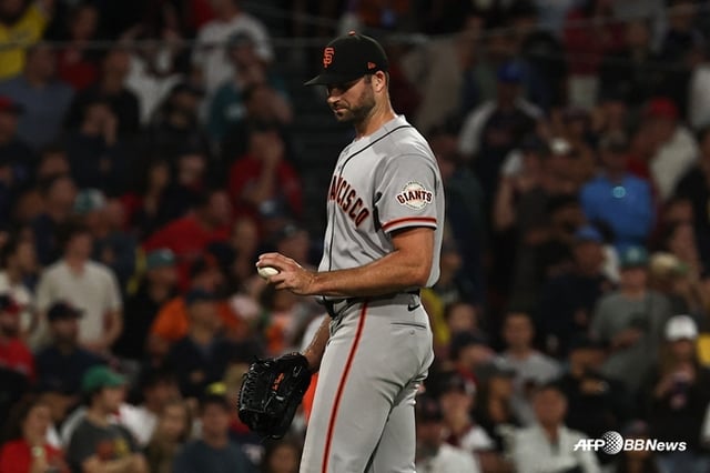 Sam Hensig as the losing pitcher. /AFPBBNews=NEWS1