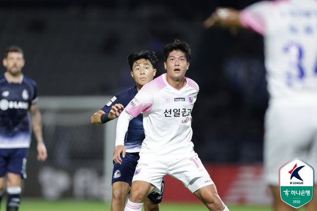 안주완(왼쪽)과 이제호. /사진=한국프로축구연맹 제공