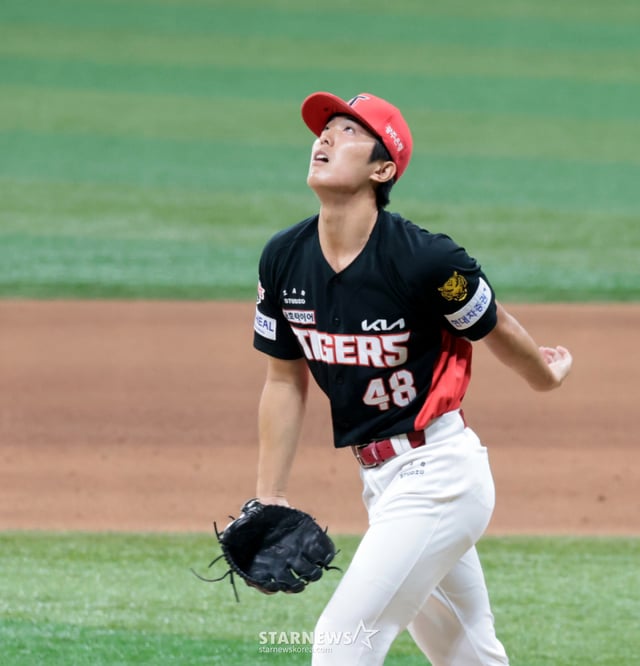 기아 좌완불펜 이의리가 23일 고척스카이돔에서 열린 2026KBO리그 키움히어로즈와 KIA타이거즈 경기 9회초 2사 만루에서 김재현에게 끝내기 만루홈런을 허용하고 있다. . 2026.08.23. /사진=강영조 cameratalks@