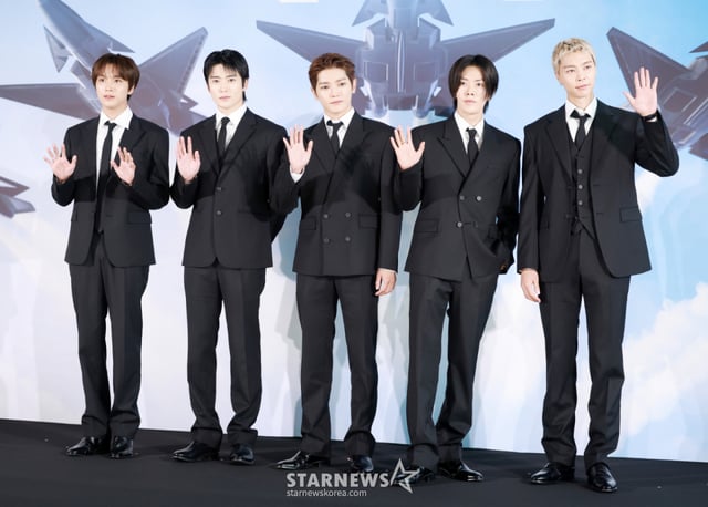 그룹 NCT127이 24일 서울 송파구 스카이31 컨벤션에서 진행된 일곱번 째 앨범 'Blingy' 발매 기념 기자간담회에서 포즈를 취하고 있다./2026.08.24 /사진=김휘선 hwijpg@