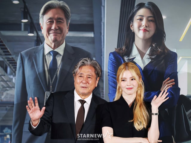 Actors Choi Min-sik and Han So-hee pose at a press conference for the film "The Intern" (directed by Kim Do-young) held at Seoul CGV Yongsan i-Park Mall on the afternoon of the 24th. The film "The Intern," which depicts office life beginning when Ki-ho (Choi Min-sik), a silver intern with 37 years of experience, joins the company of Seon-woo (Han So-hee), who has rapidly emerged as a dark horse in the fashion industry just three years after its launch, will be released on September 16. /2026.08.24 /Photo=Lee Dong-hoon photoguy@