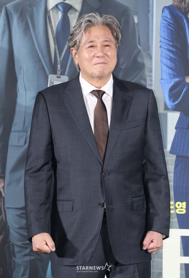 Actor Choi Min-sik poses at a press conference for the film "The Intern" (directed by Kim Do-young) held at Seoul CGV Yongsan i-Park Mall on the afternoon of the 24th. The film "The Intern," which depicts office life beginning when Ki-ho (Choi Min-sik), a silver intern with 37 years of experience, joins the company of Seon-woo (Han So-hee), who has rapidly emerged as a dark horse in the fashion industry just three years after its launch, will be released on September 16. /2026.08.24 /Photo=Lee Dong-hoon photoguy@