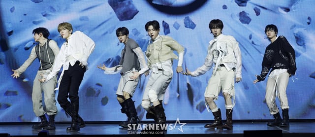 [Seoul=NEWSIS] Phóng viên Kim Hye-jin = Nhóm ALPHA DRIVE ONE trình diễn trên sân khấu tại buổi showcase kỷ niệm phát hành mini album thứ hai 'UNBREAKABLE : 少年BEAST'(Unbreakable : Thiếu niên Beast) được tổ chức tại Blue Square trong quận Yongsan, Seoul vào chiều ngày 24. ngày 24 năm 2026. jini@newsis.com /ảnh=Kim Hye-jin