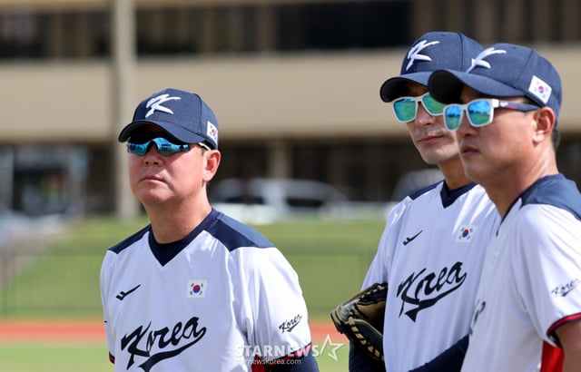 2026 WBC 대표팀 1월 전지훈련 당시 야구대표팀 류지현 감독과 강인권 수석, 최원호 코치(왼쪽부터). /사진=강영조 선임기자