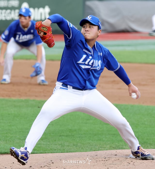 Tay ném tay trái của Samsung Lee Seung-hyun đang thể hiện khả năng tay ném chính trong trận đấu giữa SSG Landers và Samsung Lions trong Giải KBO League 2025 được tổ chức tại Incheon SSG Landers Field vào ngày 6. 2025.08.06. /Ảnh=phóng viên cao cấp Kang Young-jo cameratalks@