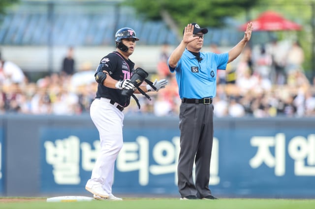 KIA Tigers Park Sang-jun (left). /Photo=KIA Tigers