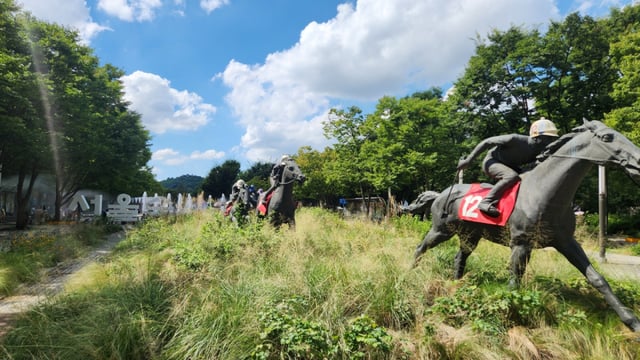 The horse racing sculpture at the entrance of Seoul Forest.