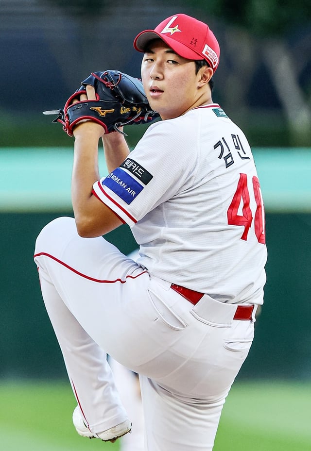 SSG 랜더스 김민준이 25일 인천 SSG랜더스필드에서 열린 한화 이글스와 2026 신한 SOL KBO리그 홈경기에 선발 등판해 역투하고 있다. /사진=SSG 랜더스 제공