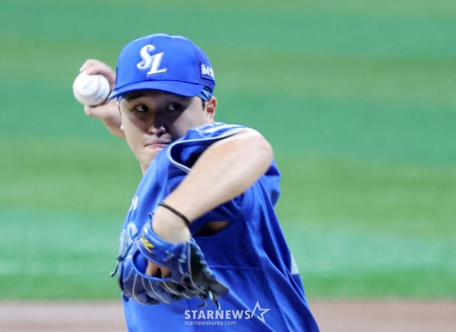 Samsung right-handed pitcher Choi Won-tae is pitching as the starter in the '2026 SOL KBO League Kiwoom Heroes vs Samsung Lions' game held at Gocheok Sky Dome on July 21, 2026. /Photo=Senior reporter Kang Young-jo cameratalks@