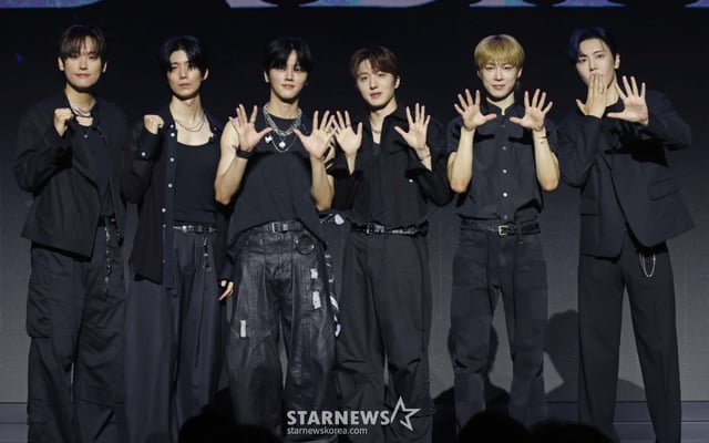 グループ「SFナイン」(SF9)が26日午後、ソウル麻浦区上岩洞のキューブコンベンションセンターで行われた正規2集「Turnosset」(TENACITY)発売記念ショーケースでポーズを取っている。 アルバム名は「粘り強さと執念」という辞書的意味と共にデビュー10周年(TEN)の軌跡を編み出した。 /2026.08.26 /写真=イ·ドンフン photoguy@