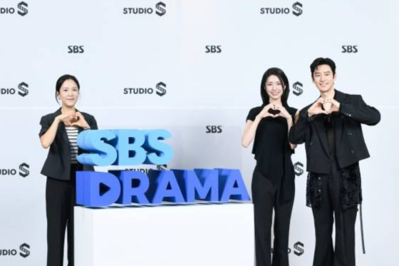 (왼쪽부터) 권다솜 PD, 하영, 이제훈 /사진=SBS