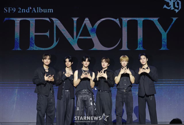 그룹 '에스에프나인'(SF9)이 26일 오후 서울 마포구 상암동 큐브컨벤션센터에서 진행된 정규 2집 '터내서티'(TENACITY) 발매기념 쇼케이스에서 포즈를 취하고 있다. 앨범명은 '끈기와 집념'이라는 사전적 의미와 함께 데뷔 10주년(TEN)의 궤적을 엮어냈다. /2026.08.26 /사진=이동훈 photoguy@