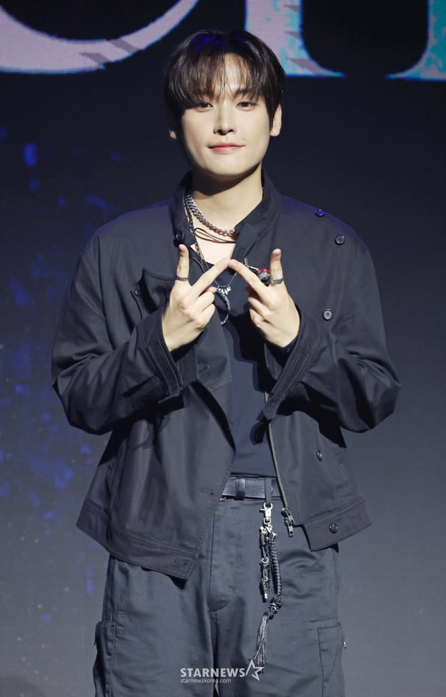 그룹 '에스에프나인'(SF9) 인성이 26일 오후 서울 마포구 상암동 큐브컨벤션센터에서 진행된 정규 2집 '터내서티'(TENACITY) 발매기념 쇼케이스에서 포즈를 취하고 있다. 앨범명은 '끈기와 집념'이라는 사전적 의미와 함께 데뷔 10주년(TEN)의 궤적을 엮어냈다. /2026.08.26 /사진=이동훈 photoguy@