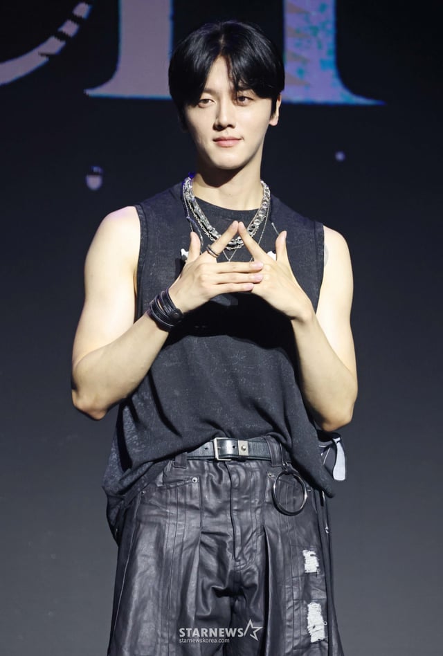 그룹 '에스에프나인'(SF9) 영빈이 26일 오후 서울 마포구 상암동 큐브컨벤션센터에서 진행된 정규 2집 '터내서티'(TENACITY) 발매기념 쇼케이스에서 포즈를 취하고 있다. 앨범명은 '끈기와 집념'이라는 사전적 의미와 함께 데뷔 10주년(TEN)의 궤적을 엮어냈다. /2026.08.26 /사진=이동훈 photoguy@