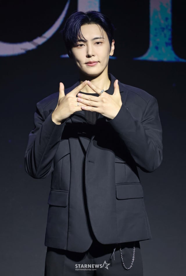 그룹 '에스에프나인'(SF9) 재윤이 26일 오후 서울 마포구 상암동 큐브컨벤션센터에서 진행된 정규 2집 '터내서티'(TENACITY) 발매기념 쇼케이스에서 포즈를 취하고 있다. 앨범명은 '끈기와 집념'이라는 사전적 의미와 함께 데뷔 10주년(TEN)의 궤적을 엮어냈다. /2026.08.26 /사진=이동훈 photoguy@