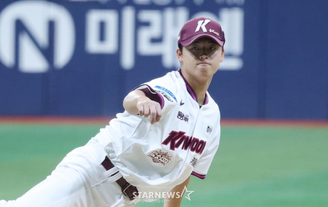 2026 신한 SOL KBO리그 키움 히어로즈 대 삼성 라이온즈 경기가 26일 서울 고척스카이돔에서 열렸다. 키움 선발 박준현이 역투하고 있다. /사진=김진경 kim.jinkyung@