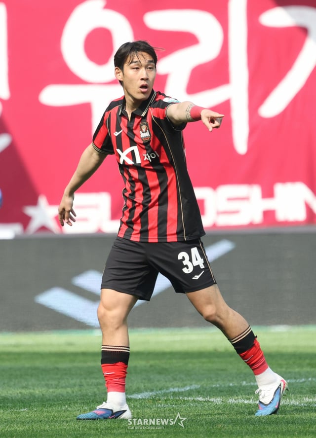 하나은행 K리그1 2026 FC서울 대 전북현대 경기가 11일 서울월드컵경기장에서 열렸다. FC서울 송민규가 위치를 알리고 있다. /사진=김진경 kim.jinkyung@