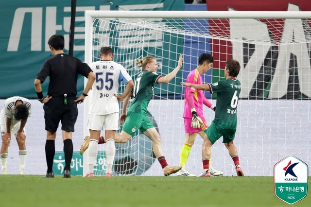 Daejeon Hana Citizen's Rubiksson celebrates after scoring a go-ahead goal in added time during the home match against Ulsan HD at Daejeon World Cup Stadium on the 26th as part of the Hana Bank K League 1 2026 Round 25. /Photo=Korea Professional Football League