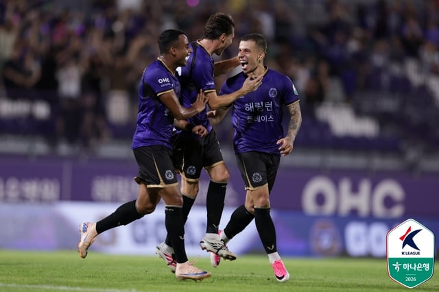 FC Anyang's Mateus celebrates after scoring during the match against Incheon United at Anyang Sports Complex on the 26th. /Photo=Korea Professional Football League