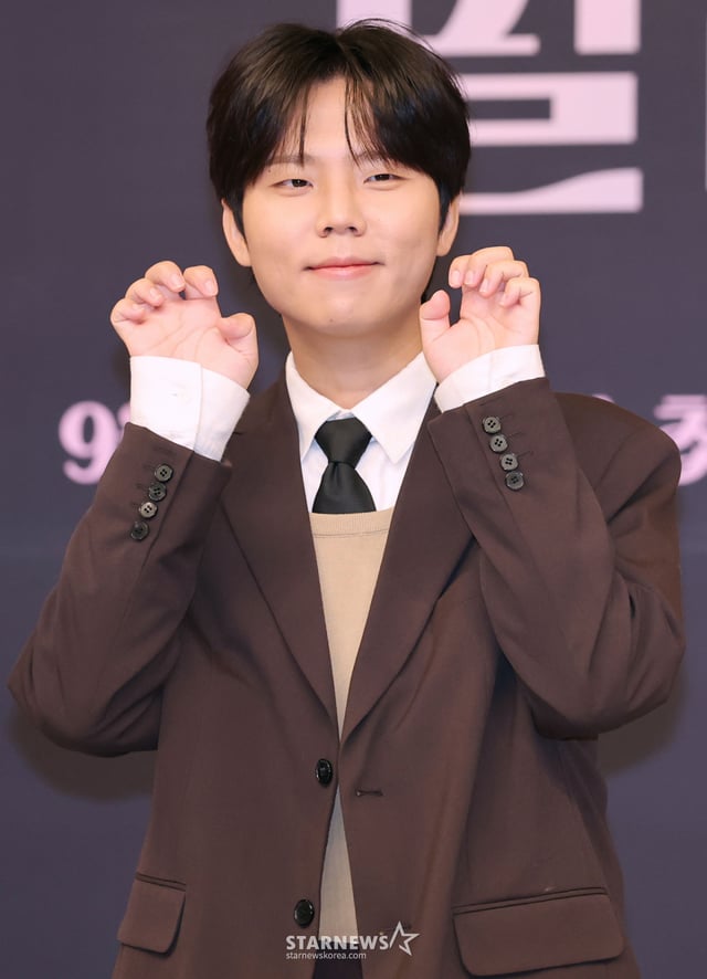 가수 정승환이 23일 오전 서울 양천구 목동 SBS에서 진행된 SBS 예능 '우리들의 발라드' 제작발표회에 참석해 포즈를 취하고 있다. 음악 전문가부터 일반 남녀노소까지 150명의 '탑백귀 대표단'이 대중픽 감별사로 나서 새로운 목소리를 찾는 집단 지성 음악 서바이벌 오디션 '우리들의 발라드'는 오늘(23일) 첫 방송된다. /2025.09.2 /사진=이동훈 photoguy@