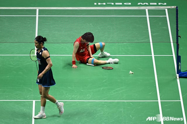 An Se-young (izquierda), quien venció a Wang Zhi. /Foto=AFPBBNews=NEWS1