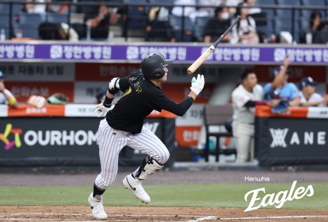 Nam Hyun-woo đã đánh được an đả tại trận đấu All-Star giữa trường cao đẳng-đại học lần thứ 4 do Hanwha Eagles tổ chức tại Hanwha Life Ball Park ở Daejeon vào tháng 6 vừa qua. /Ảnh=Hanwha Eagles cung cấp