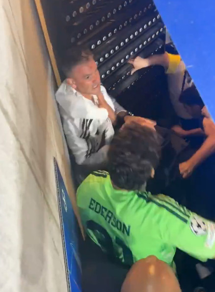 British 'OneFootball' reported on the 27th (Korea time) that "shortly after Fenerbahçe defeated Lyon, Guendouzi stood at the center of a massive scuffle involving players and staff from both teams." /Photo=Screen grab from SNS video