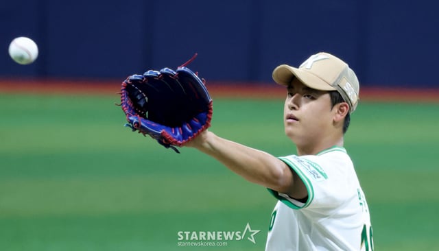 Kiwoom right-handed pitcher Park Jun-hyeon is pitching as the starter in the 2026 KBO League Kiwoom Heroes vs. NC Dinos game held at Gocheok Sky Dome on June 11. The Dinos started with Riley. 2026.06.11 /Photo=Senior reporter Kang Young-jo cameratalks@