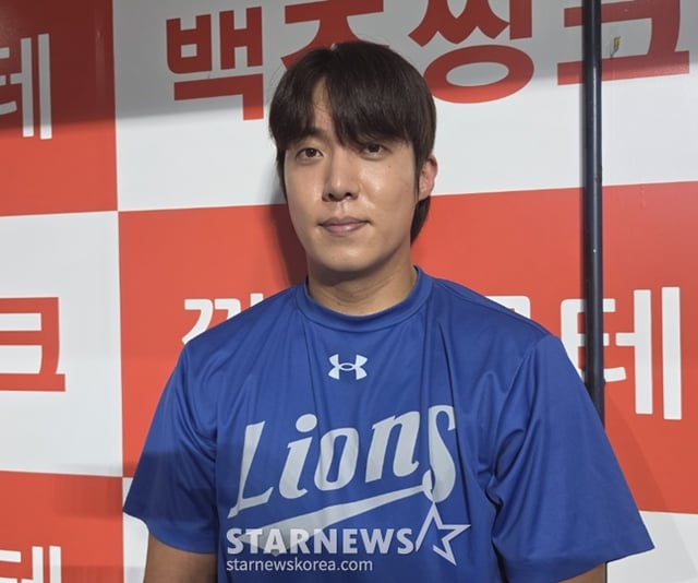 Won Tae-in, who became the winning pitcher after defeating the Kiwoom Heroes on the 27th, is seen giving an interview. /Photo=Reporter Park Soo-jin