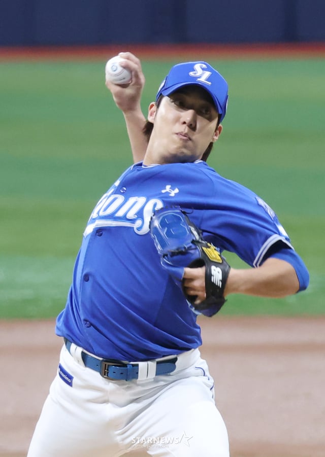 The 2026 Shinhan SOL KBO League match between the Kiwoom Heroes and Samsung Lions was held on the 27th at Gocheok Sky Dome in Seoul. Samsung's starting pitcher Won Tae-in is shown pitching. /Photo=Kim Jin-kyung kim.jinkyung@
